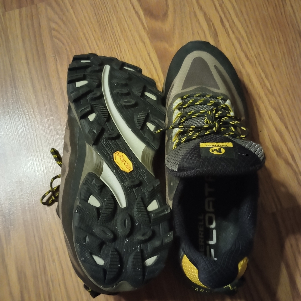 Men's Merrell Moab hiking trail running shoes size 10
